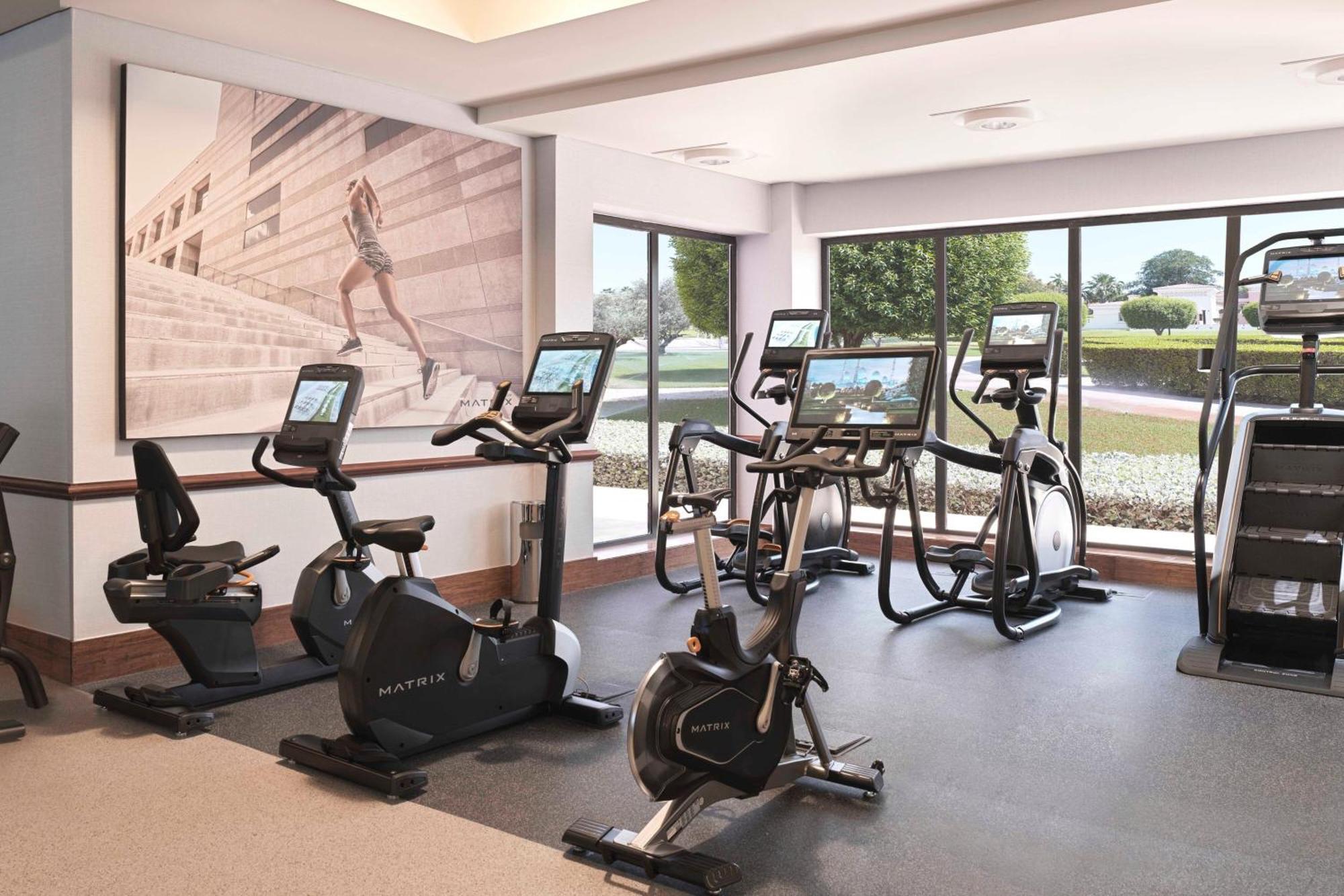 The Ritz-Carlton Abu Dhabi, Grand Canal Esterno foto The fitness centre at the hotel