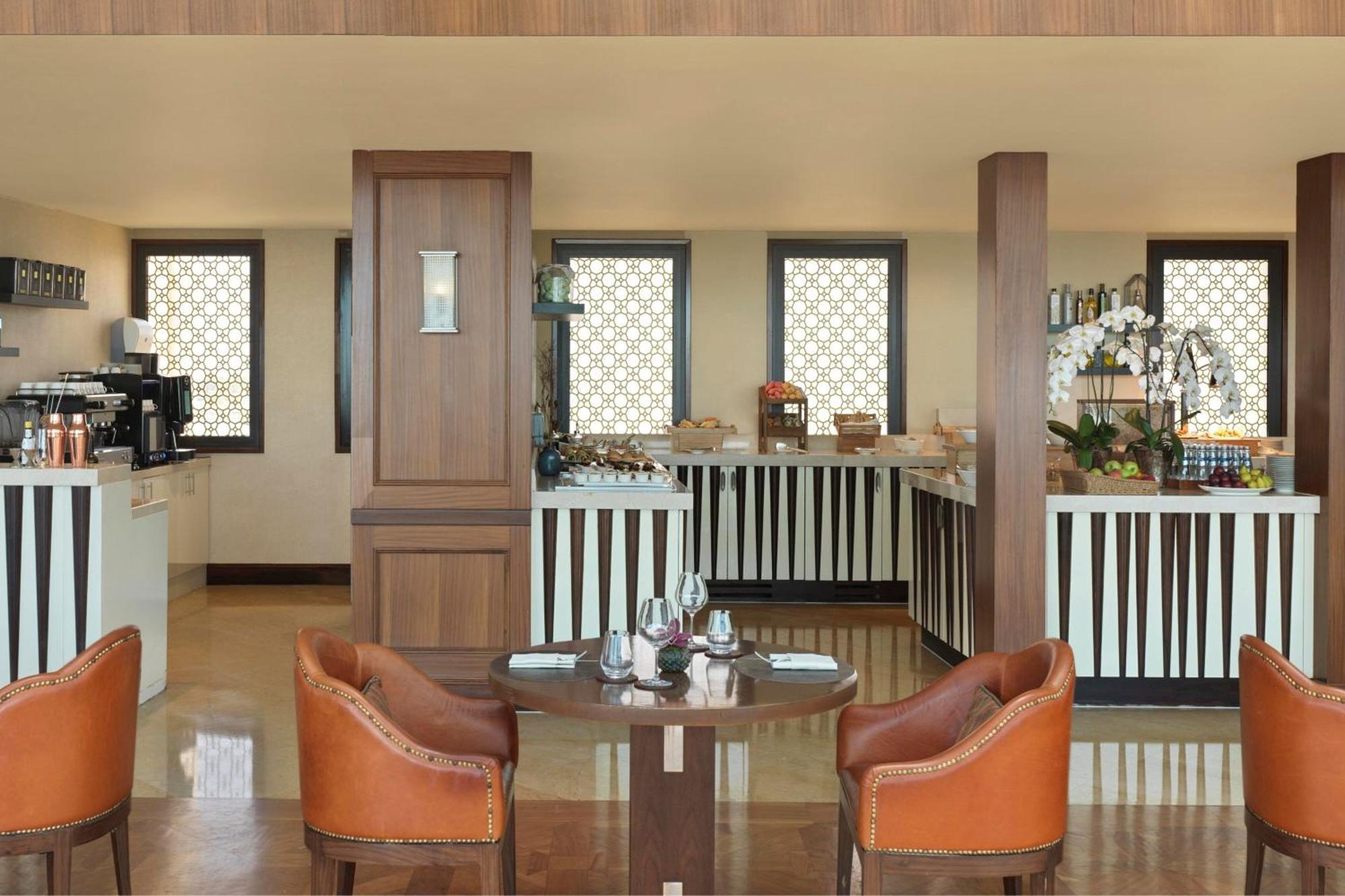 The Ritz-Carlton Abu Dhabi, Grand Canal Esterno foto The Club Lounge at the Taj Mahal Palace, Mumbai