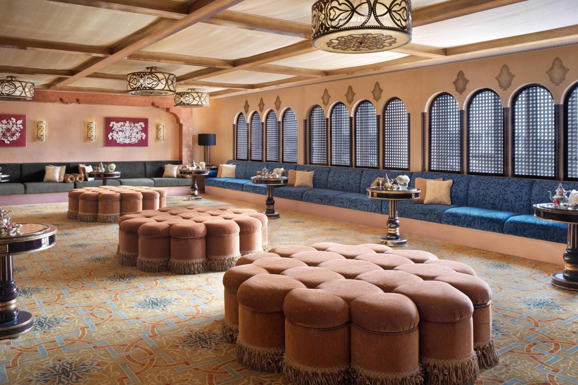 The Ritz-Carlton Abu Dhabi, Grand Canal Esterno foto The lounge at the airport