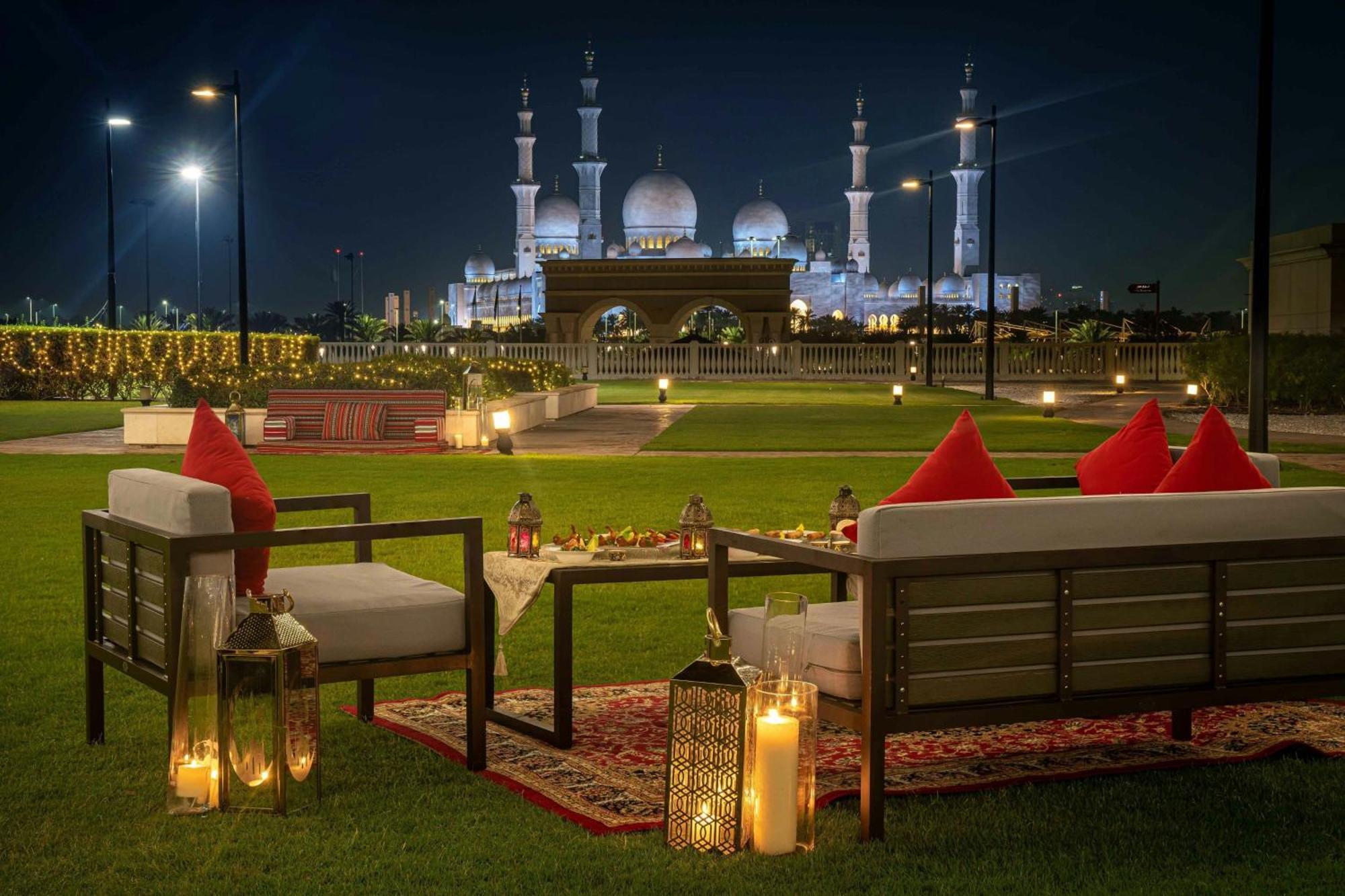 The Ritz-Carlton Abu Dhabi, Grand Canal Esterno foto The Palace Downtown Dubai