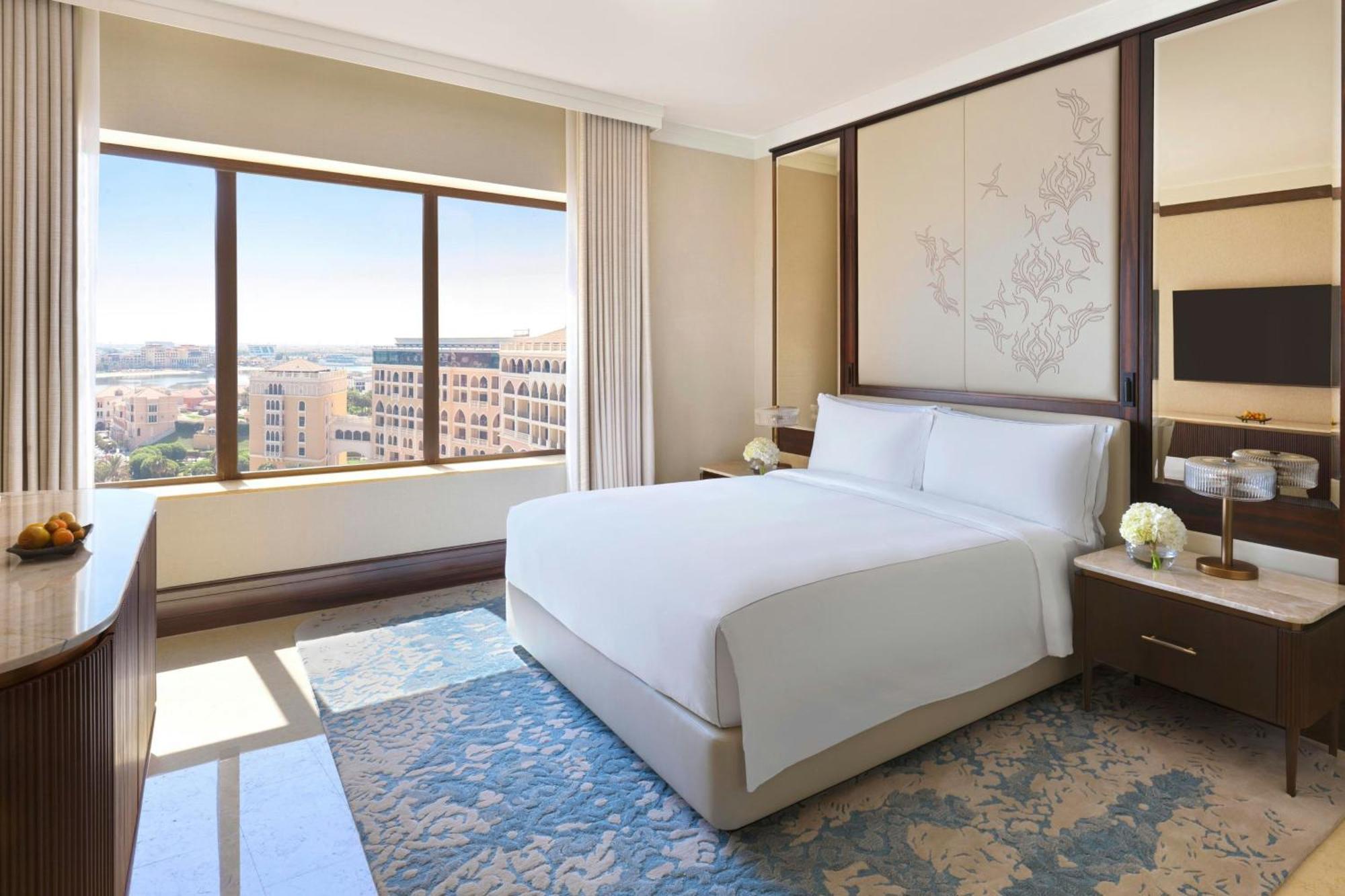 The Ritz-Carlton Abu Dhabi, Grand Canal Esterno foto A bedroom at the Ritz-Carlton, Downtown, Dubai