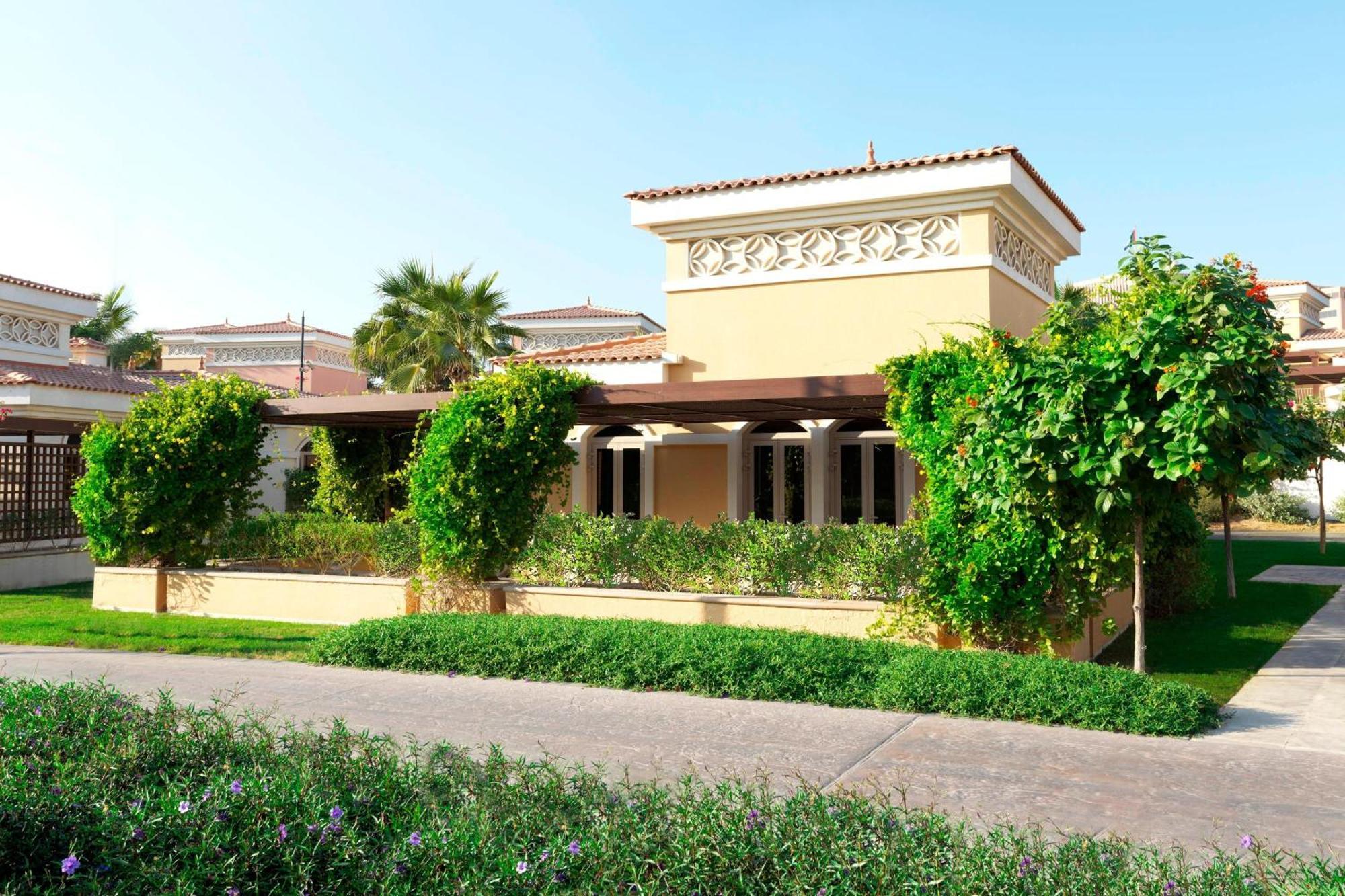 The Ritz-Carlton Abu Dhabi, Grand Canal Esterno foto A villa in Jumeirah