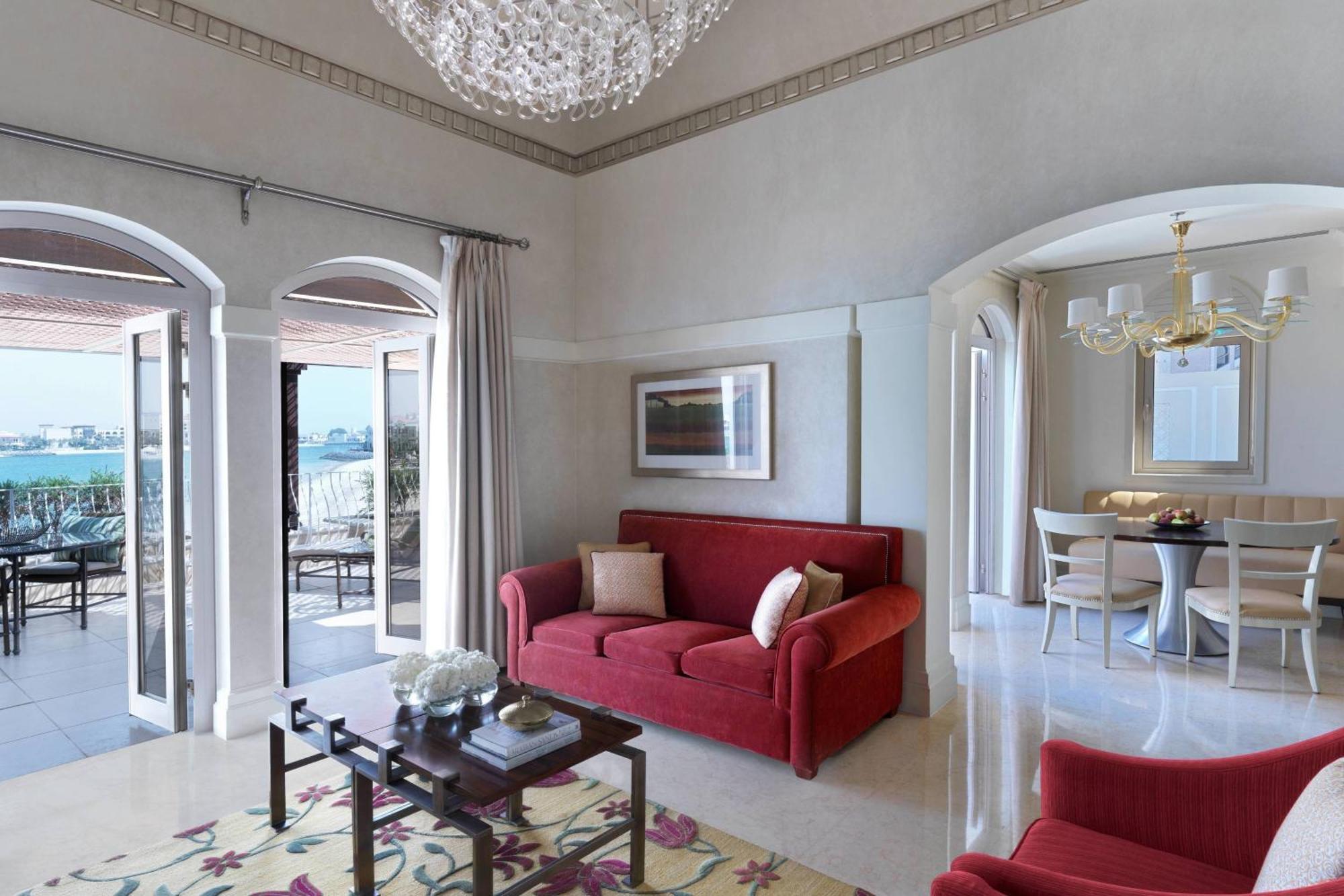 The Ritz-Carlton Abu Dhabi, Grand Canal Esterno foto A suite at the Four Seasons Hotel
