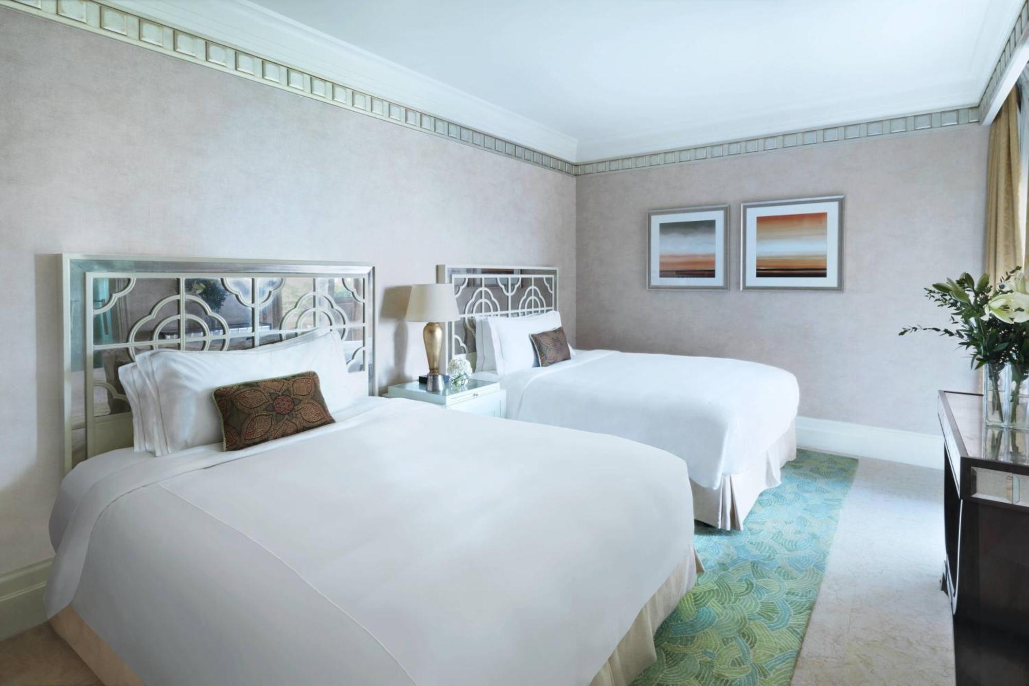 The Ritz-Carlton Abu Dhabi, Grand Canal Esterno foto Deluxe room