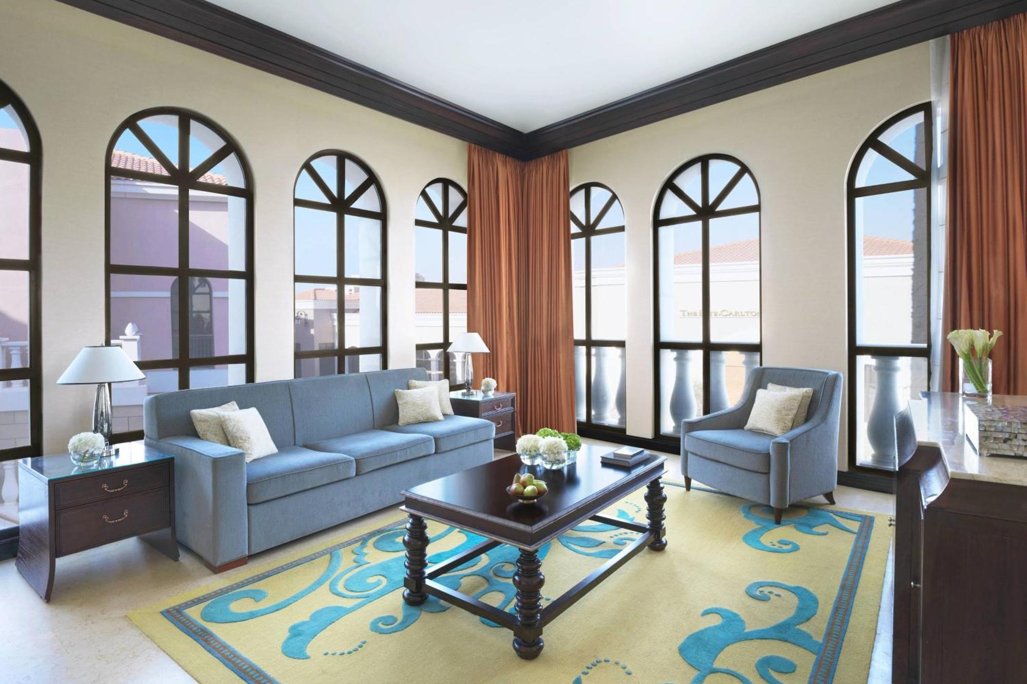 The Ritz-Carlton Abu Dhabi, Grand Canal Esterno foto A living room