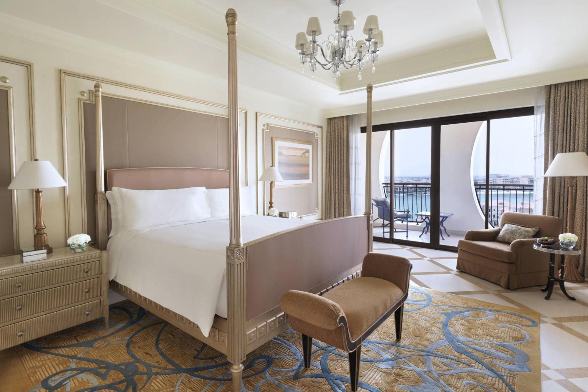 The Ritz-Carlton Abu Dhabi, Grand Canal Esterno foto A bedroom at the Atlantis Paradise Island