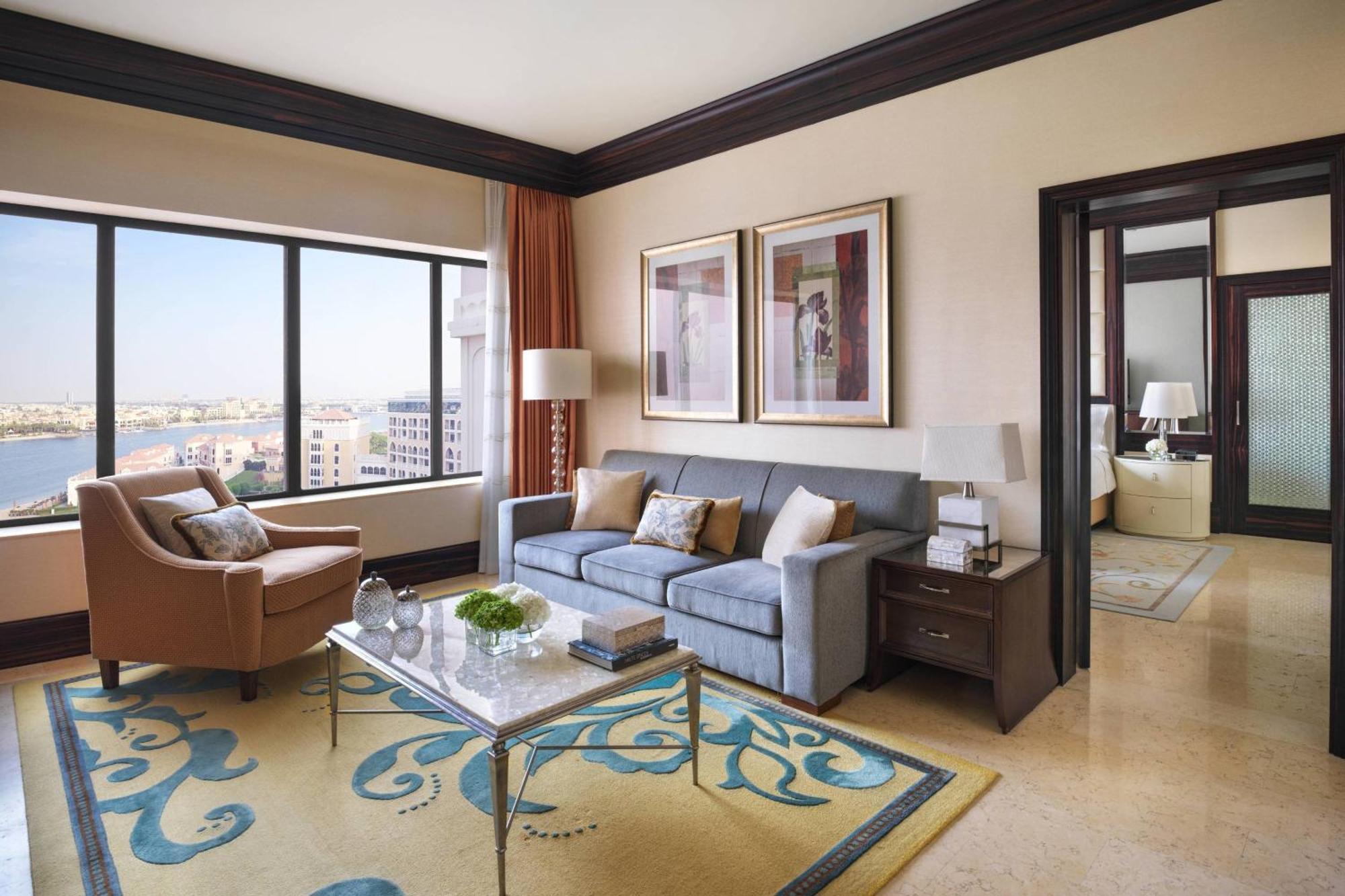 The Ritz-Carlton Abu Dhabi, Grand Canal Esterno foto A living room at the Four Seasons Hotel