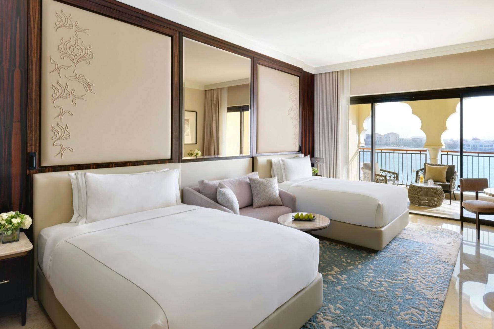The Ritz-Carlton Abu Dhabi, Grand Canal Esterno foto