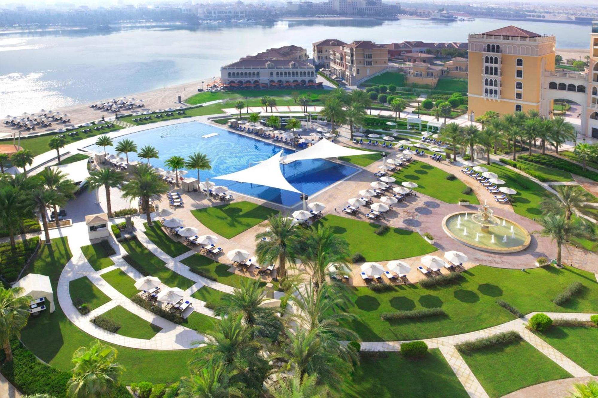 The Ritz-Carlton Abu Dhabi, Grand Canal Esterno foto