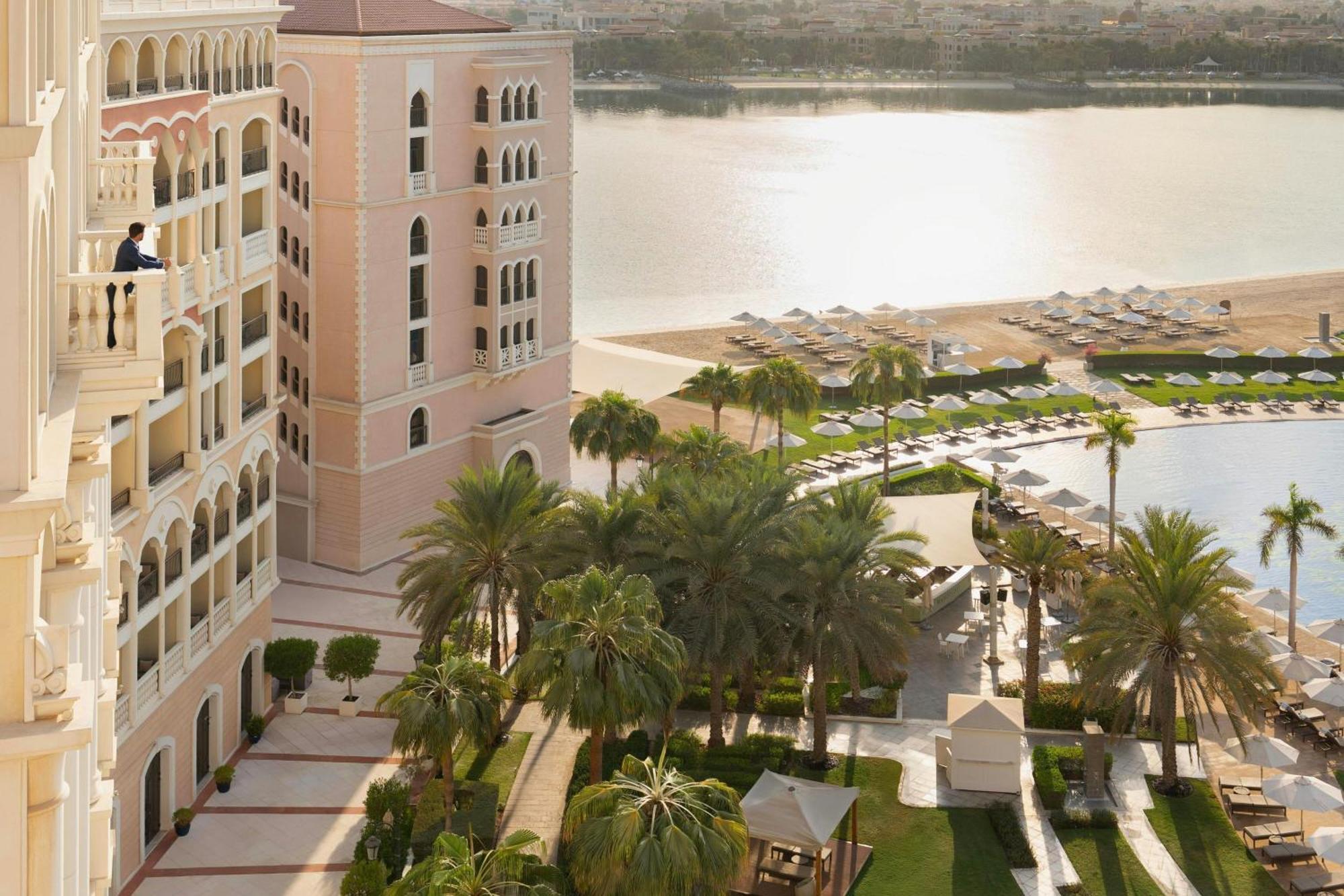 The Ritz-Carlton Abu Dhabi, Grand Canal Esterno foto