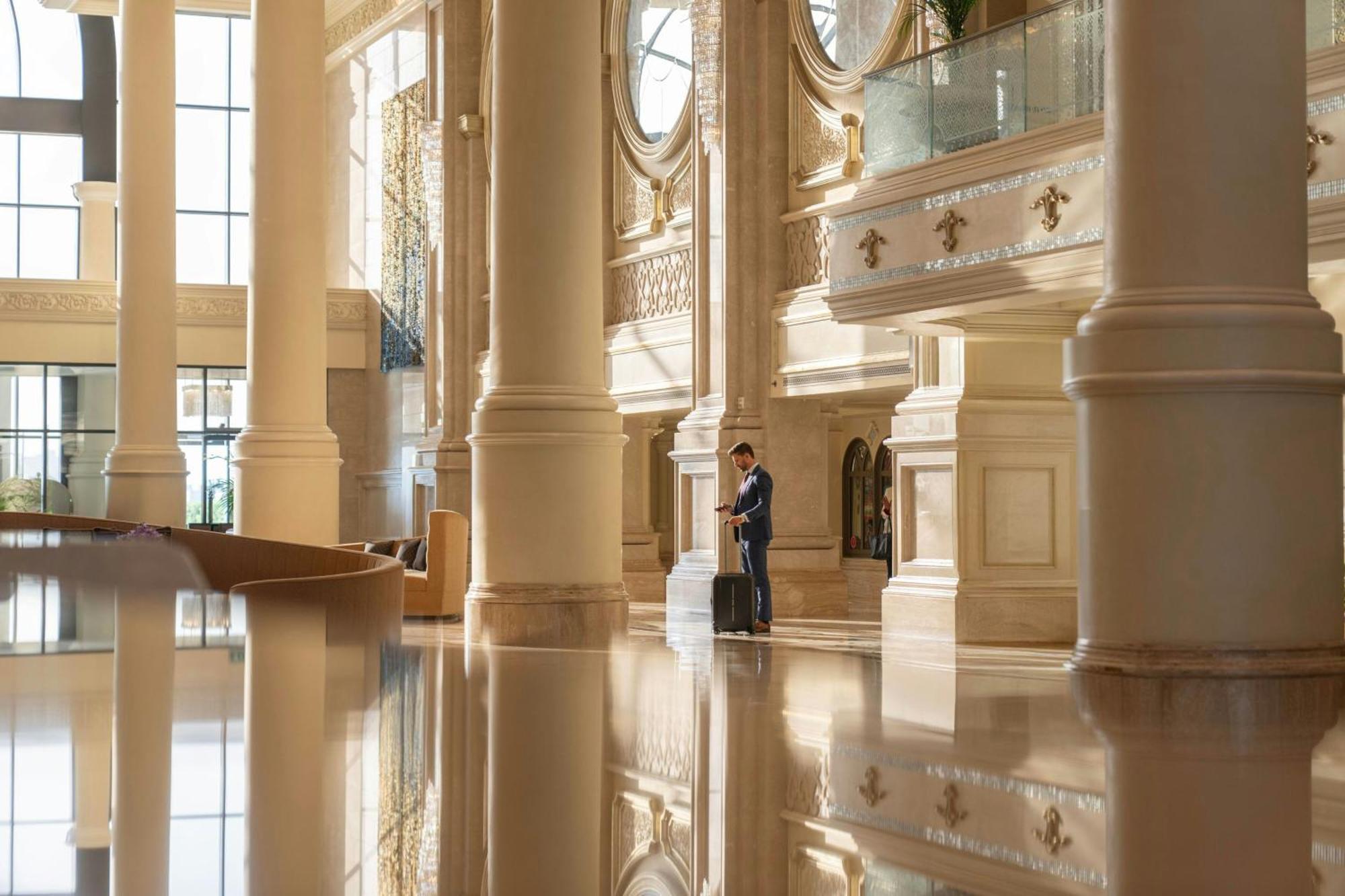 The Ritz-Carlton Abu Dhabi, Grand Canal Esterno foto