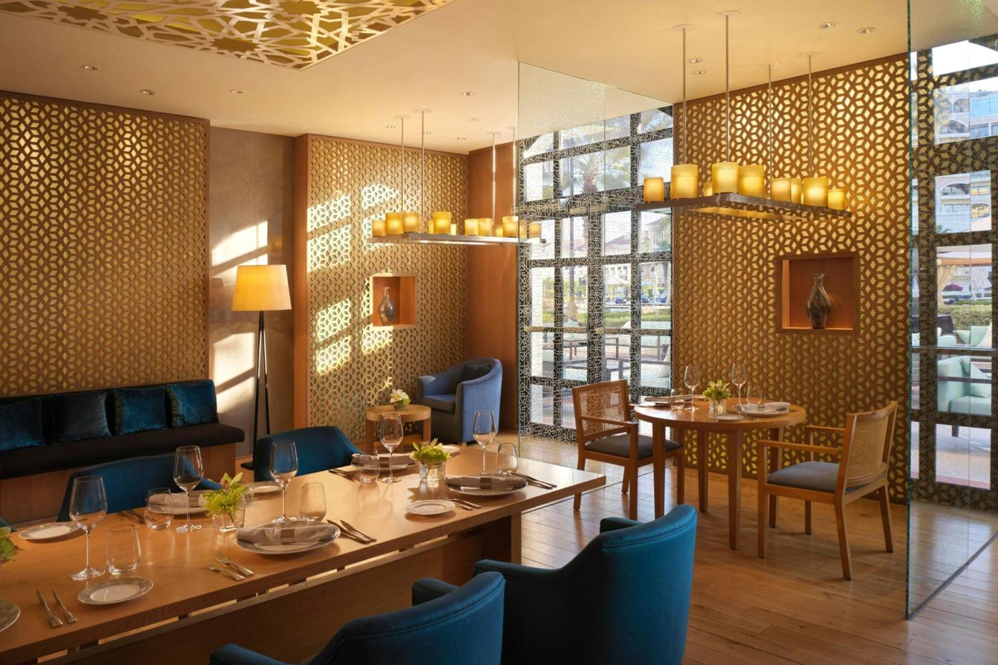 The Ritz-Carlton Abu Dhabi, Grand Canal Esterno foto