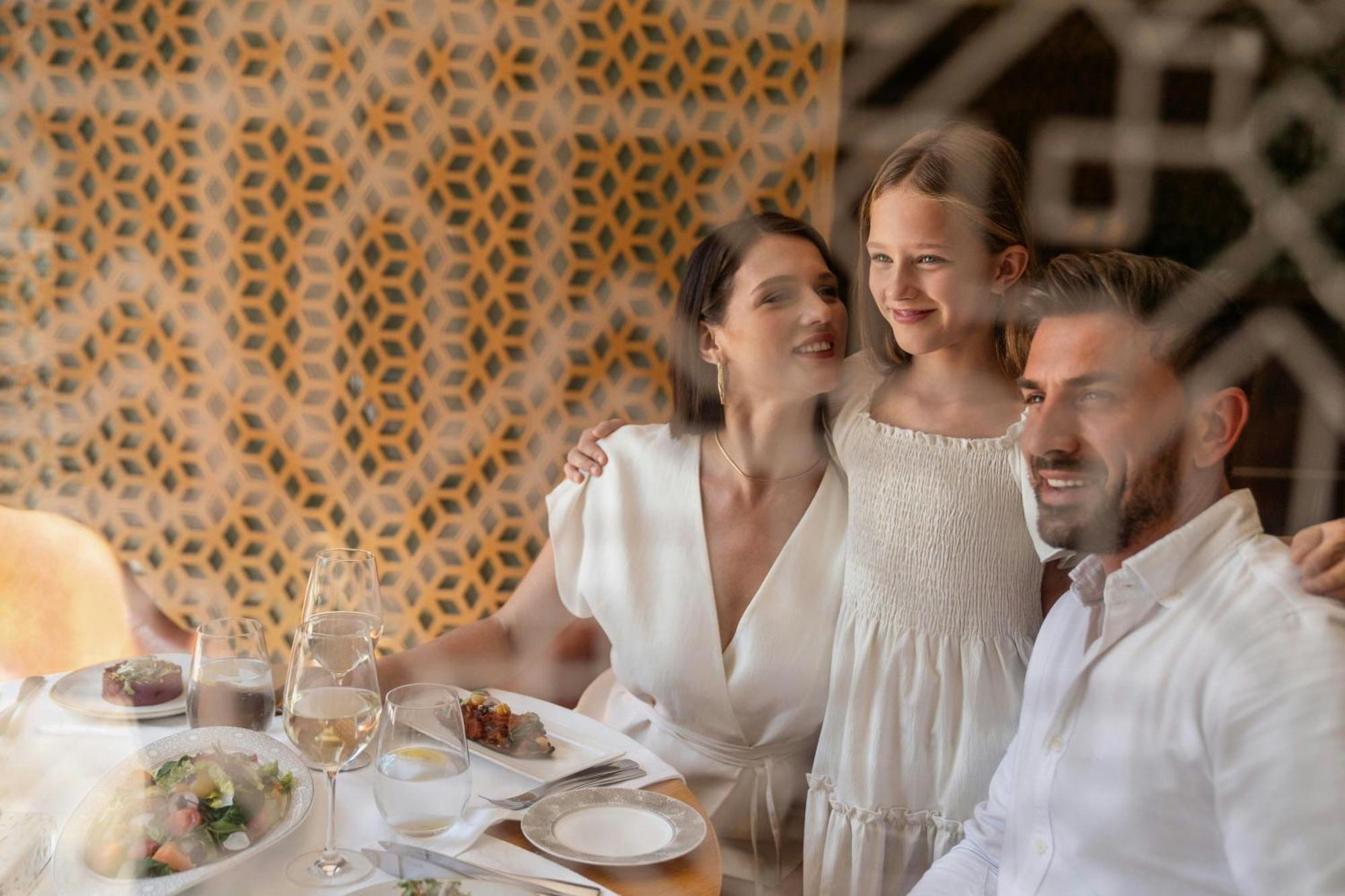 The Ritz-Carlton Abu Dhabi, Grand Canal Esterno foto